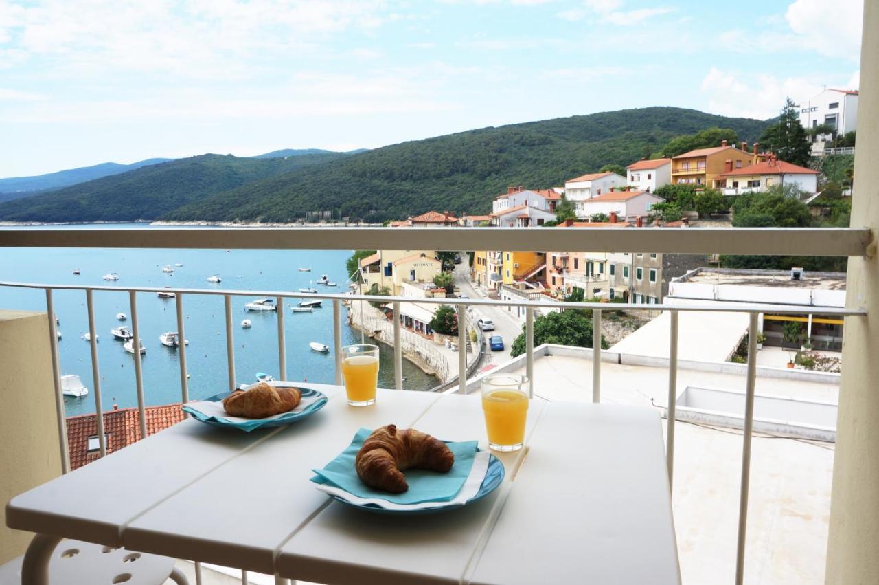 Apartment Layla - Intermezzo With Sea View In Center Of Rabac Luaran gambar